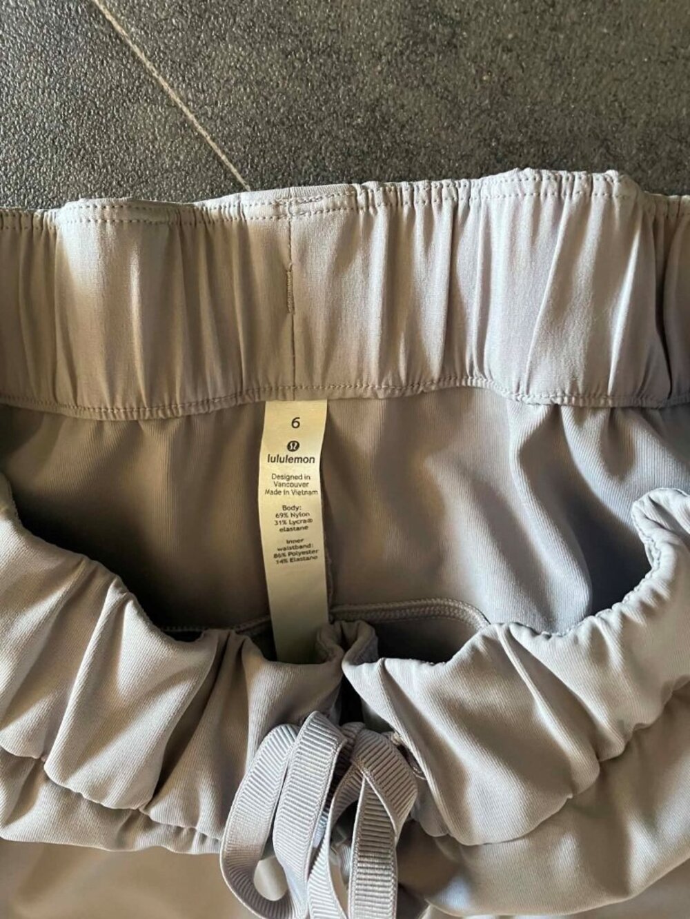 Lululemon Size 6 Light Grey Pant